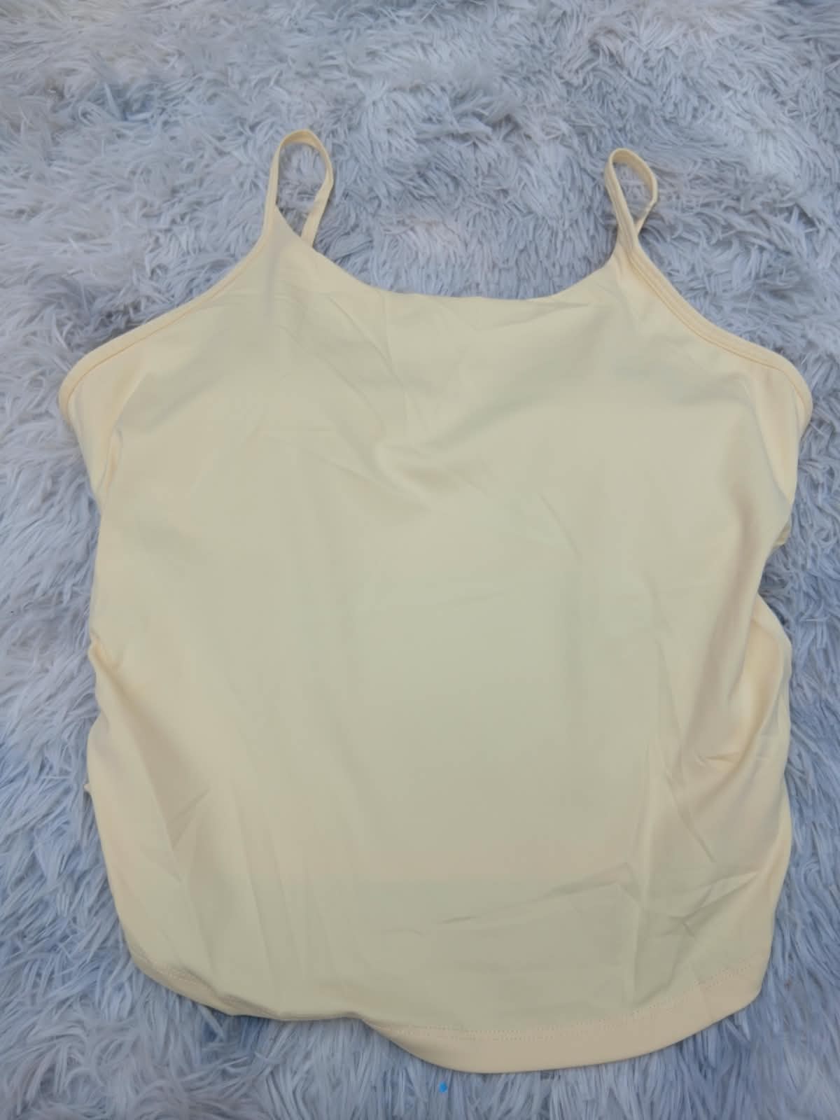 Musculosa Top Deportiva/Casual con Breteles Finos y Escote Redondo. detalle